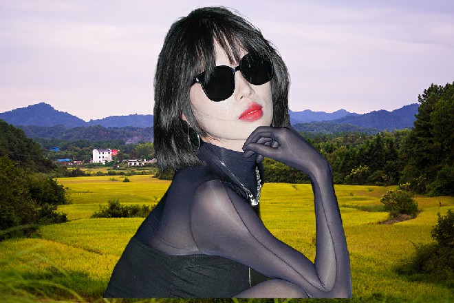 当霍夫侍卫长从呆滞的状态中回过神来，他的心底只有无尽的酸楚和疼痛。