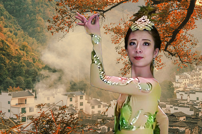 元力幻化的拳头红光刺眼，呼啸着穿过虚空，下一刻便重重地击在了矛尖上。